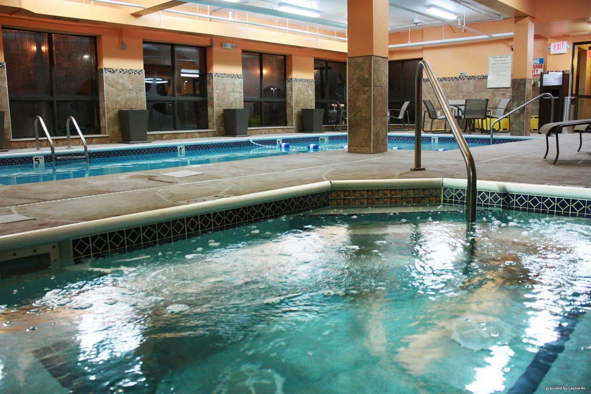Comfort Inn & Suites Copley Akron Extérieur photo